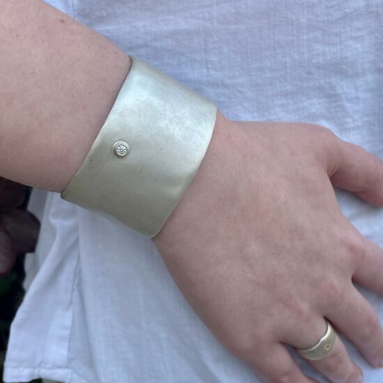 Simple Wide cuff with DIA